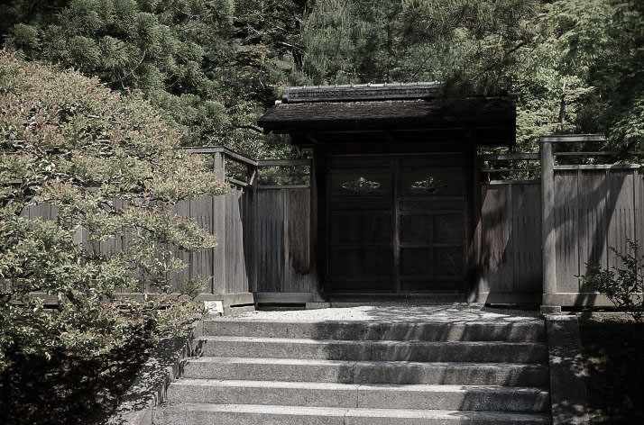 Miyukimon gate at Shugakuin Villa.