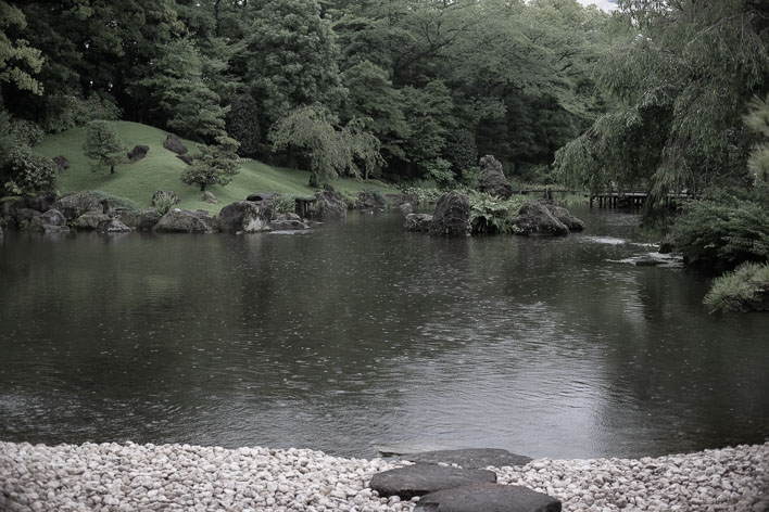 Photo taken with an XF 35mm F2R WR lens | 静岡市の紅葉山庭園