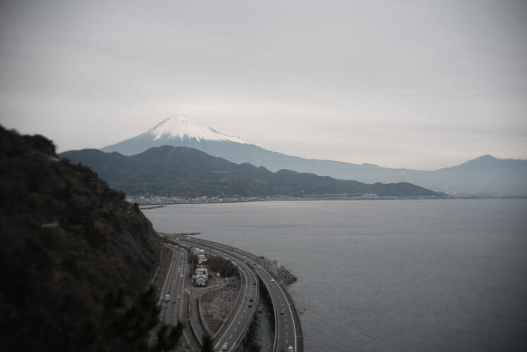 Mt. Fuji and Suruga Bay in January. A view from Satta Pass (さった峠からの冬の富士山)