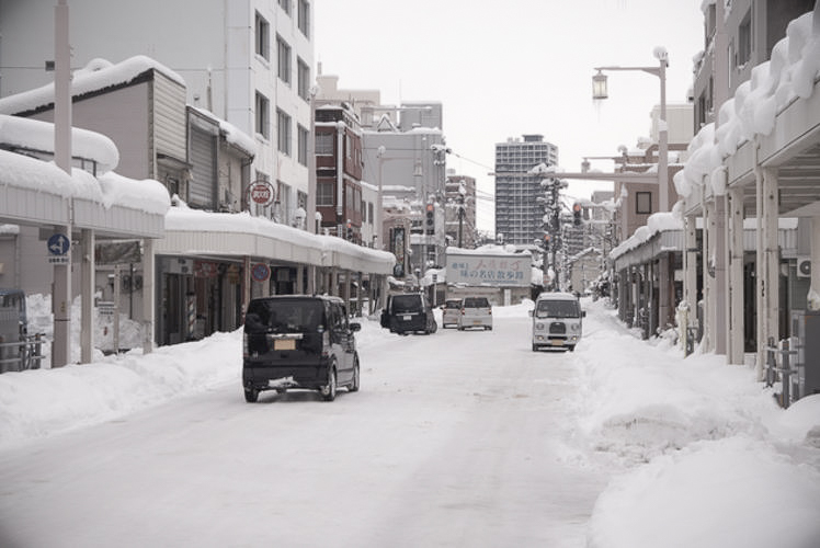 Niitsuya-koji Street in the snow, Niigata.