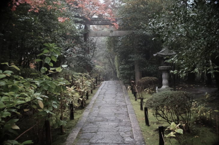 The path leading to Toshogu at Konchi-in, Kyoto.