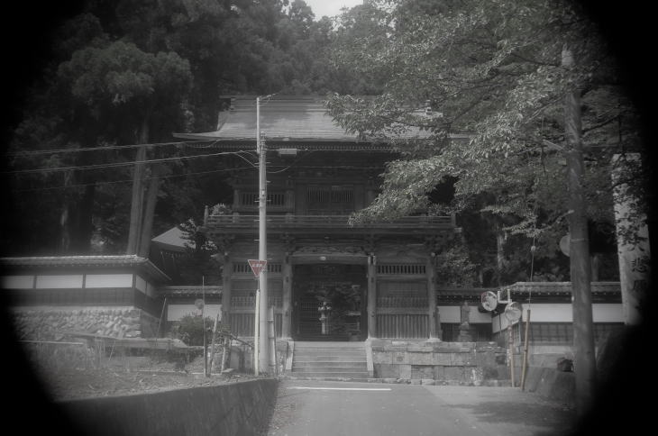 Entrance gate to a Japanese Buddhist temple in Tokyo