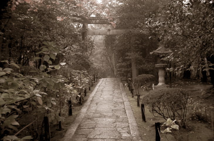 The path leading to Toshogu at Konchi-in, Kyoto.