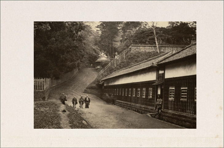 Tsunazaka Slope in Mita, taken by Felice Beato