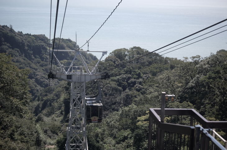 A cable car at Nihondaira.