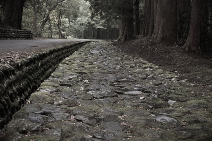 Cobblestone pathway of Heisenji Hakusan Shrine.