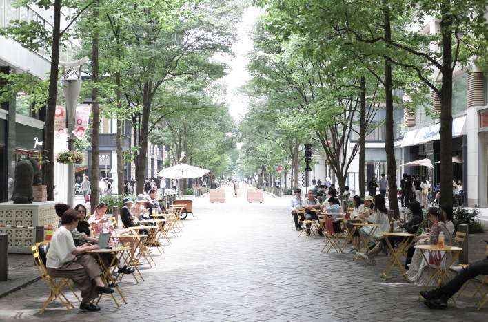 Marunouchi (丸ノ内仲通り）