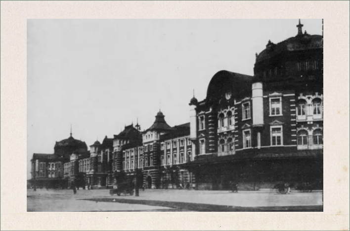 The original Tokyo Station Marunouchi Building in 1918.