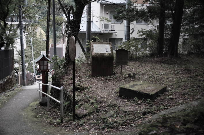 A monument now stands where the Odo Bunko library once stood.