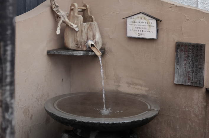 This hand bath is located near Gora Station on the Hakone Tozan Railway and is open to the public free of charge.