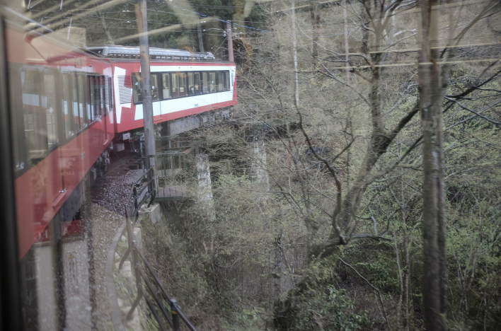 A Hakone Tozan Railway train rounding a curve.