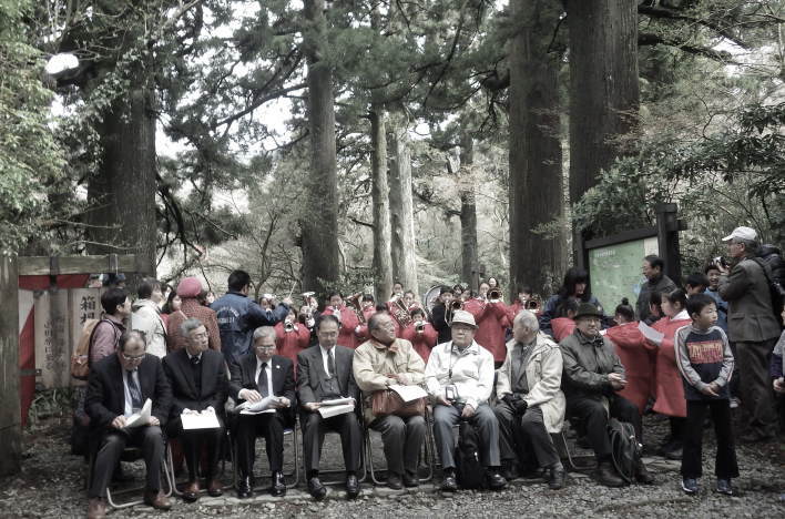 A scene from the 29th Kaempfer & Birnie Festival, held in front of the Kaempfer-Birnie monument along the old Hakone highway.