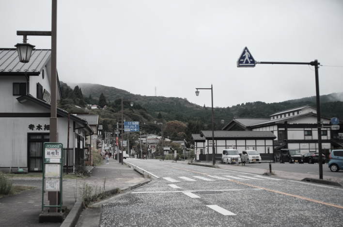 National Route 1, which runs in front of the Hakone checkpoint, was formerly part of the Tokaido road, and in the Edo period, the townscape of Hakone-juku stretched out here.