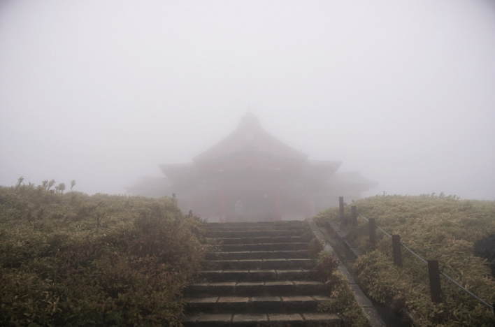 Hakone Shrine Mototsumiya at the summit of Mount Koma.