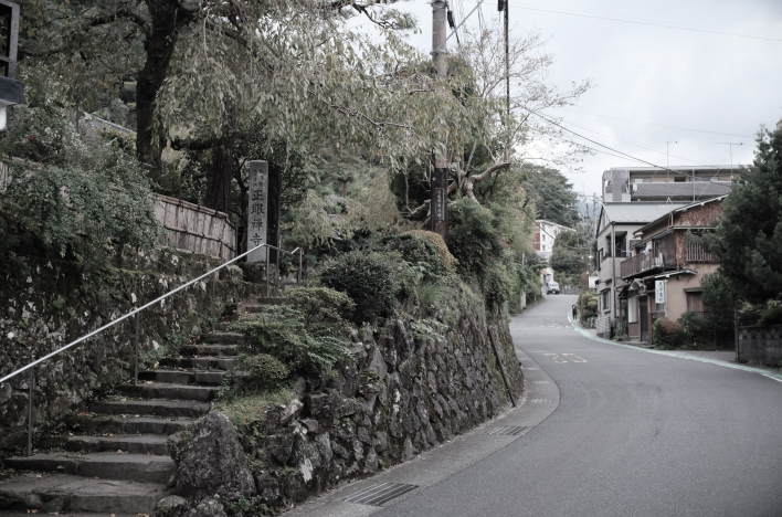The entrance to Shoganji Temple is located along the old Tokaido Road.