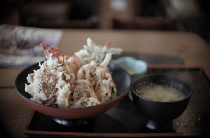A tempura rice bowl made with spiny lobster, served at Aoki Sazae Restaurant.