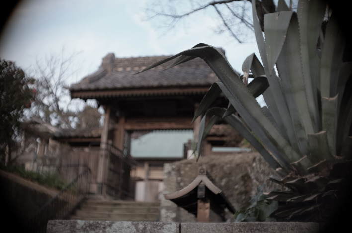 The main gate of Gyokusenji Temple.