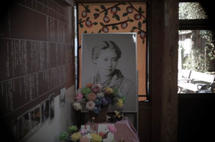 A photograph of what is believed to be 19-year-old Kichi, displayed at Hofukuji Temple in Shimoda.