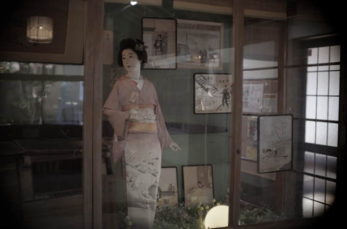 A life-size doll of Kichi wearing a kimono, on display at the Okichi Museum in Hofukuji.